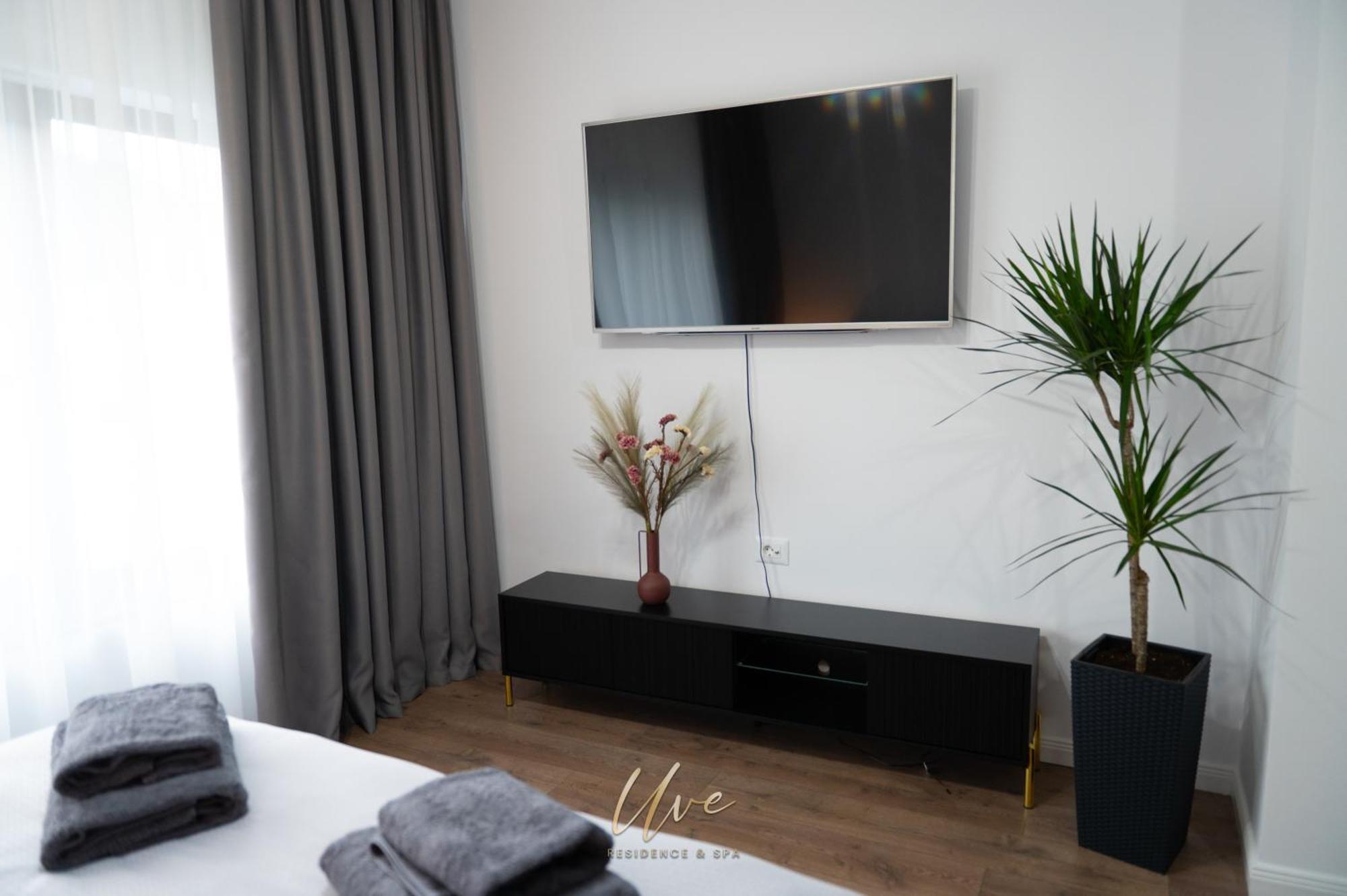 Uve Residence & Spa Piatra Neamt Exterior photo