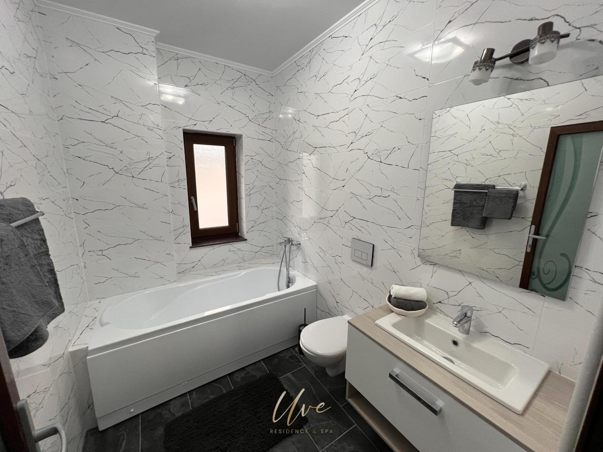 Uve Residence & Spa Piatra Neamt Exterior photo