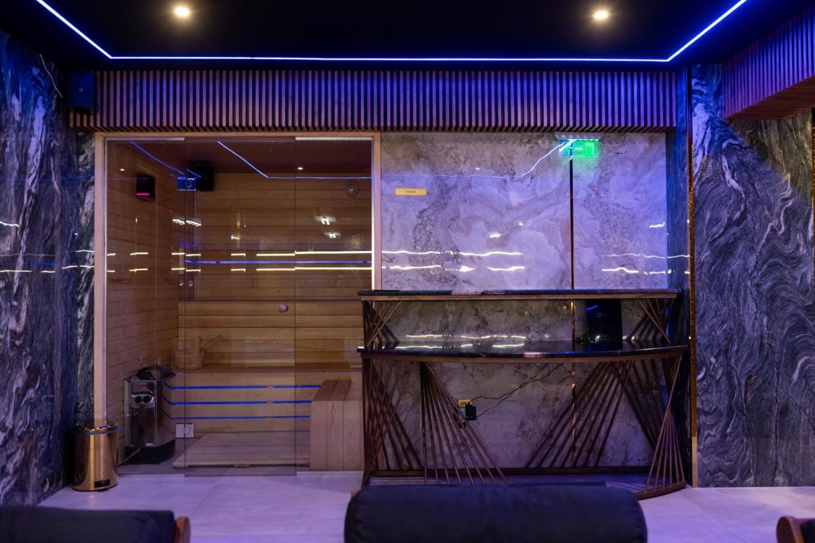 Uve Residence & Spa Piatra Neamt Exterior photo