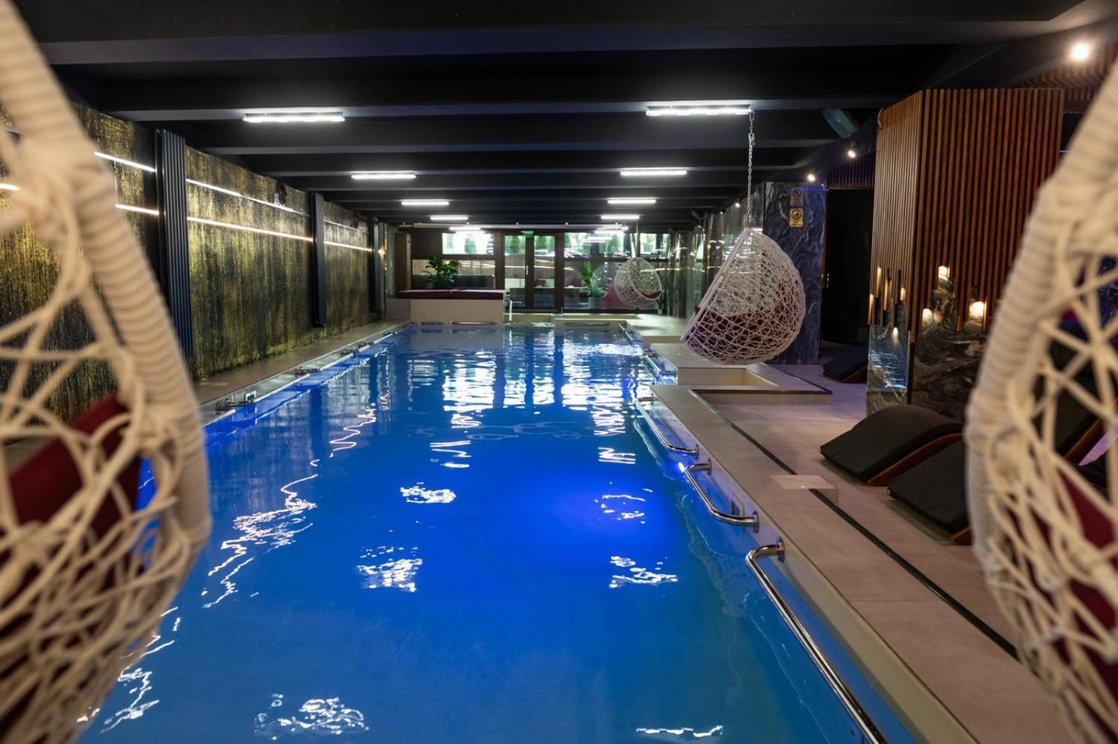 Uve Residence & Spa Piatra Neamt Exterior photo