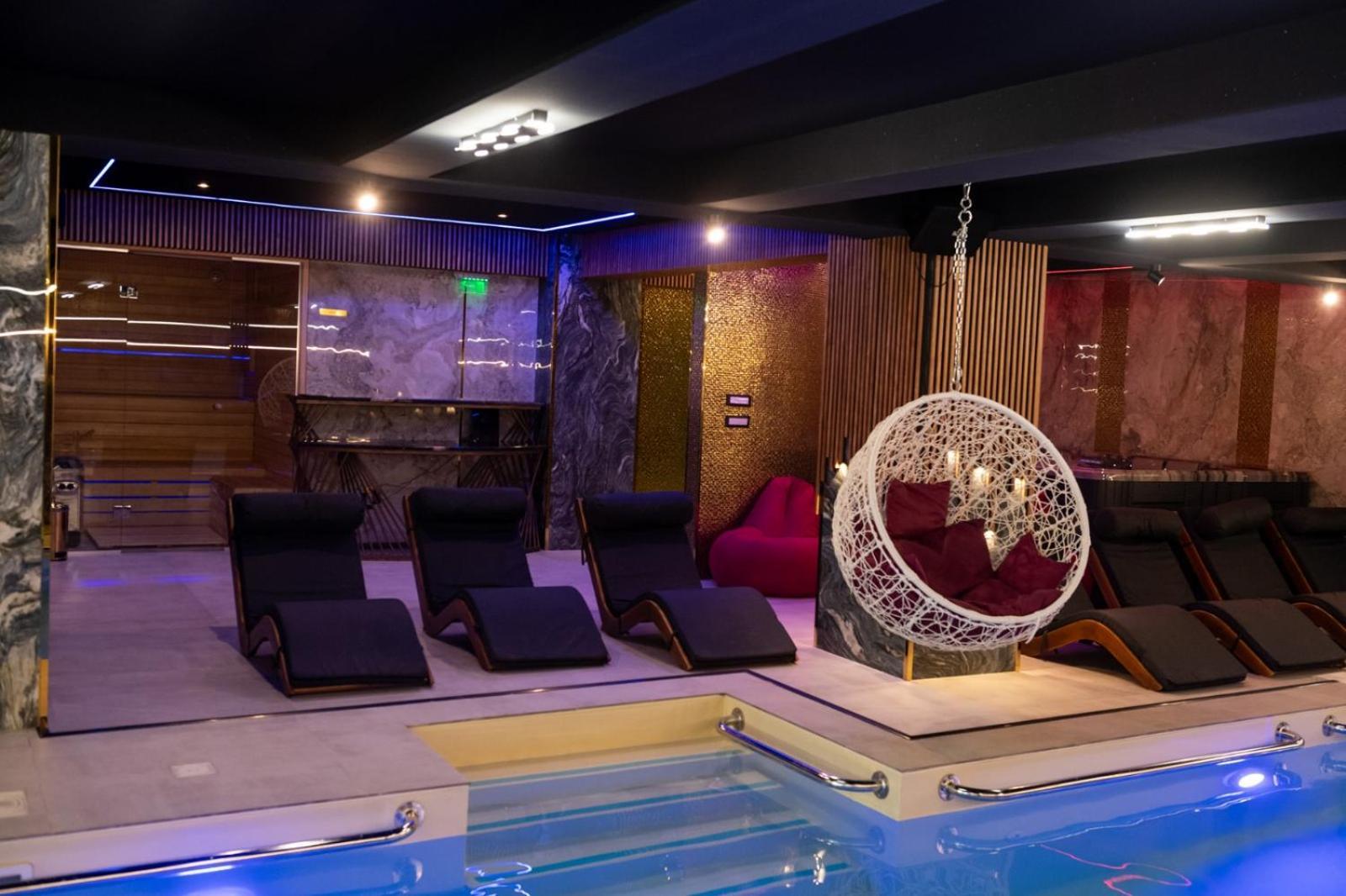 Uve Residence & Spa Piatra Neamt Exterior photo